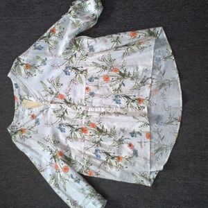 Cream shirt with floral pattern size 3x